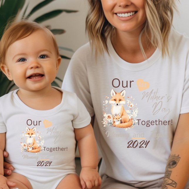 Mamma matchande räv vårt första Mors dag tillsamma T Shirt (Mom Matching. Fox and Baby. Our First Mother's Day Together!)