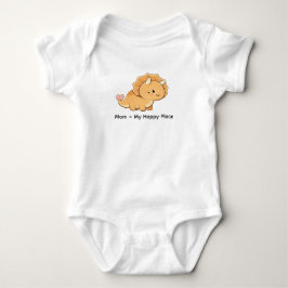 Mamma = Min Lyckliga Plats – Söt Bebis Triceratops T Shirt