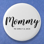 Mamma | Modern Mamma Kids Namn Mors dag Knapp<br><div class="desc">Snyggten "Mamma" anpassad design i modern minimalistisk typografi som lätt kan vara personlig med barn namn eller ert eget speciella budskap. Perfektens unika gåva till en ny mamma,  mors dag,  mamma födelsedag eller bara för att!</div>