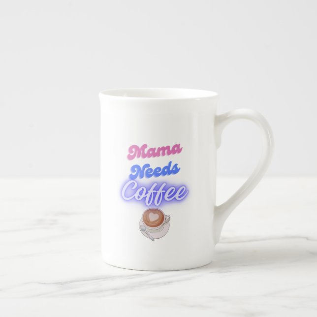 Mamma Needs Coffee Benporslin Mugg (Höger)