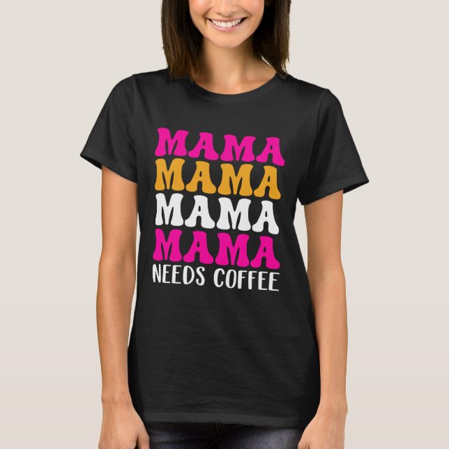 Mamma Needs Coffee T Shirt (Framsida)