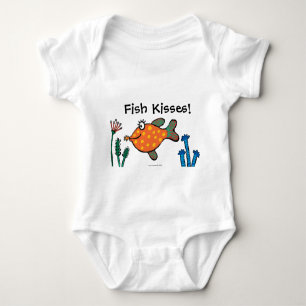Mamma- och babyfiskkyssar t-shirt