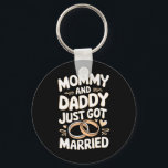 Mamma och pappa är bara Har gift Nyckelring<br><div class="desc">Mamma och pappa är bara Har gift</div>