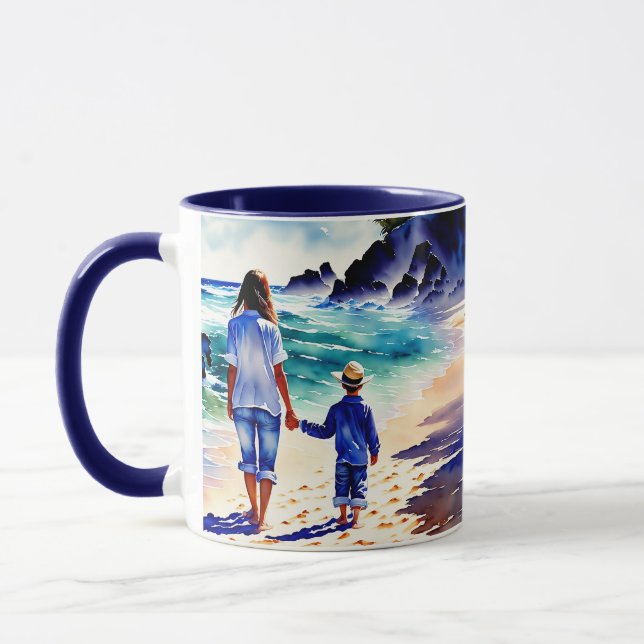 Mamma och son som går på stranden Mugg (Vänster)