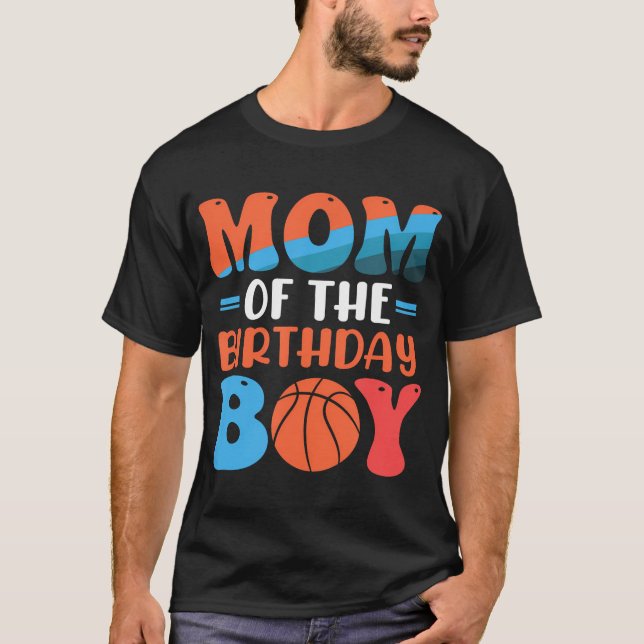 Mamma om födelsedagspojken - Basketball Birthday T Shirt (Framsida)