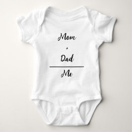 Mamma + Pappa = Me White Baby Bodykostdräkt T Shirt