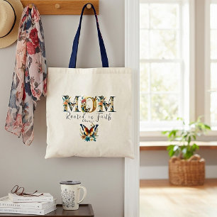 Mamma rotad i tro blommiga fjärilar tygkasse