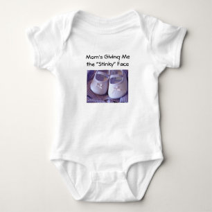 Mamma skor den Stinky babyOnsie babyen den Onsies Tee Shirt