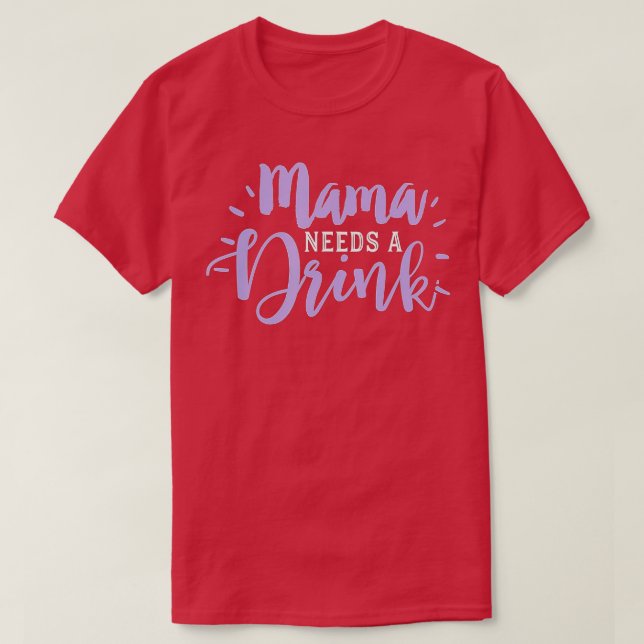 Mamma som dricker lustigt öl Drick Vin Mamma Needs T Shirt (Design framsida)