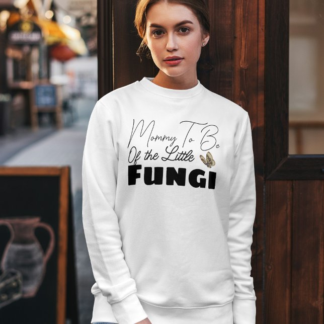 Mamma som ska vara den lilla svampskuvret i svampr t shirt (mushroom fungi mother to be )