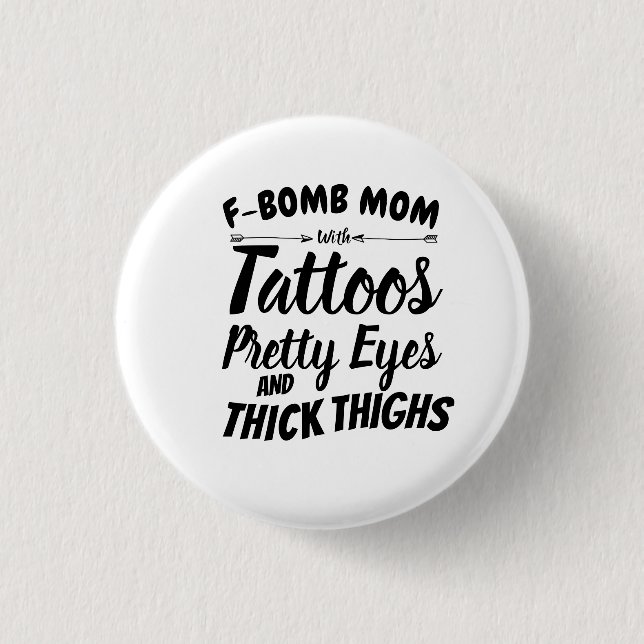 Mamma Tattoo Söt Ögon och Tjock Thighs Knapp (Framsida)