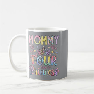 Mamma till de fyra en prinsessa 4-års födelsedagsf kaffemugg