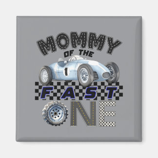 Mamma till den snabba ettårsfirande racingfamiljen magnet