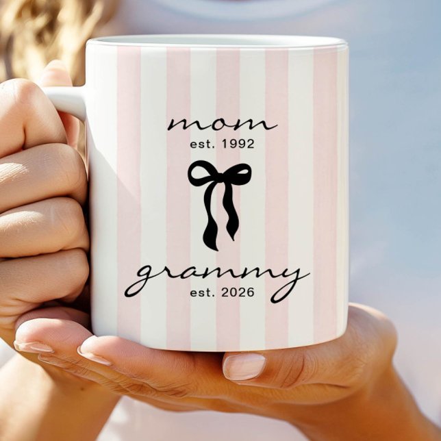 Mamma till Grammy Est Mugg med rosett (Skapare uppladdad)