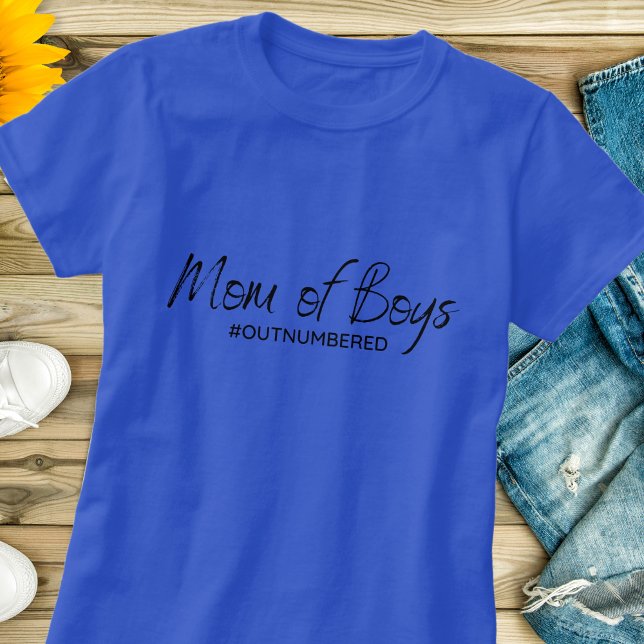 Mamma till pojkar i överläge T-shirt (Skapare uppladdad)