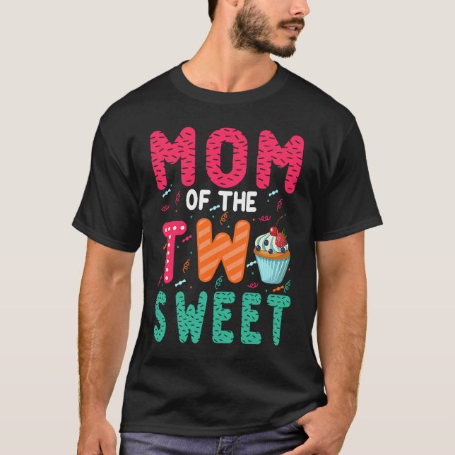Mamma till två söta barn Stolt mamma Mors dag T Shirt (Framsida)