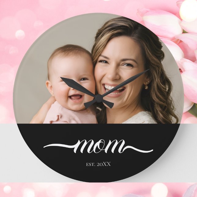 Mamma Upprättade Modernt Vitt Skript Foto Stor Klocka (Skapare uppladdad)
