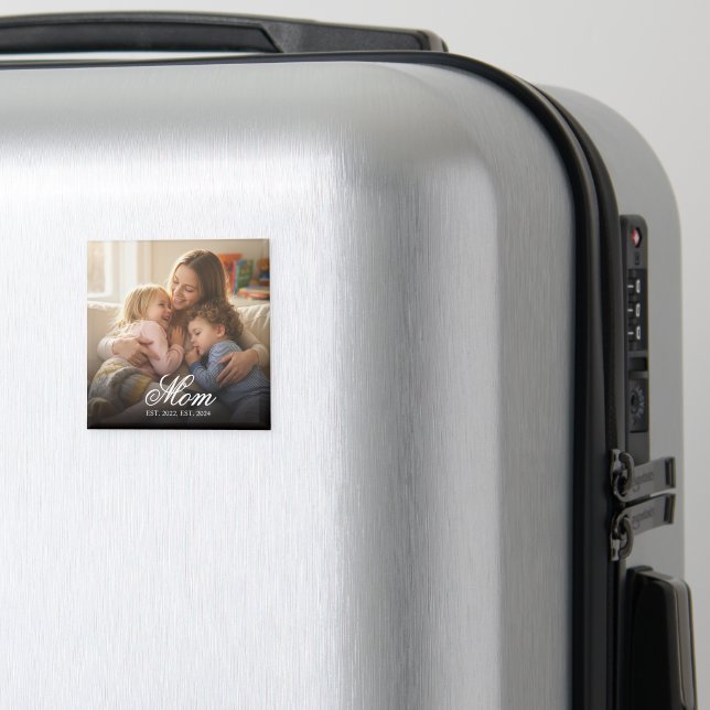 Mamma Upprättade Svart Elegant Skript Foto Magnet (In Situ (Luggage))