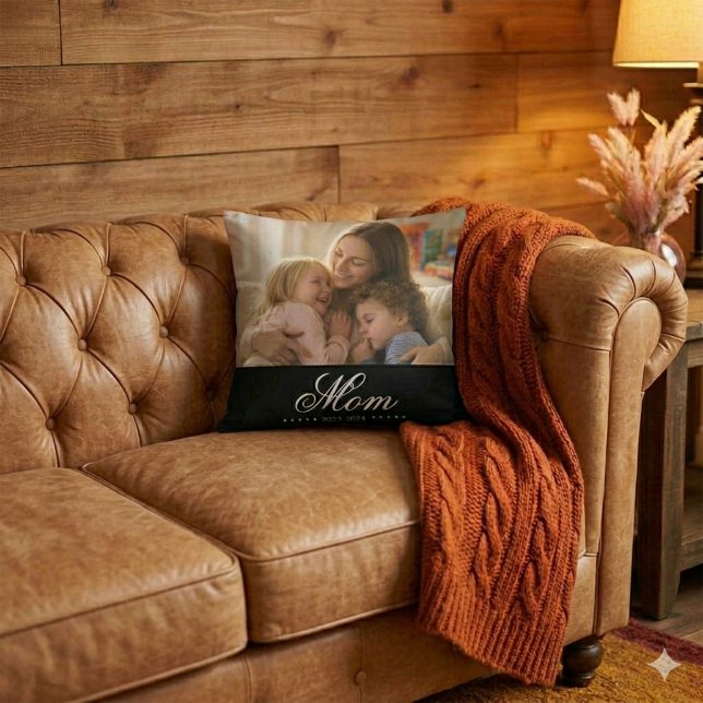Mamma Upprättade Vitt Elegant Skript Foto Kudde (Mom Established White Elegant Script Photo Throw Pillow)