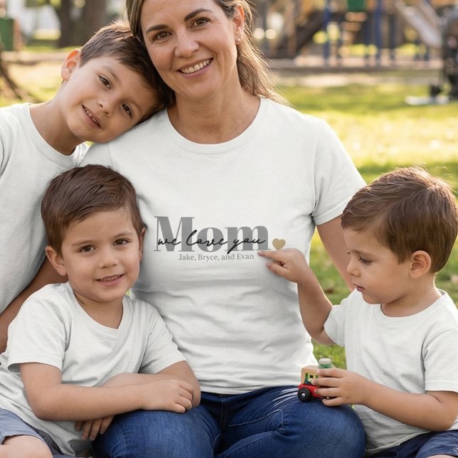 Mamma Vi Älskar Dig Svart Script T Shirt (Skapare uppladdad)