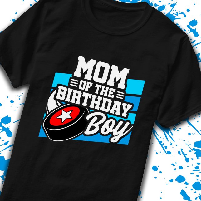 Mamma vid Birthday Boy Boys Hockey Party Mor Morsa T Shirt (Skapare uppladdad)