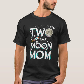Mamma vid födelsedagskorgen två Måne Mamma M T Shirt