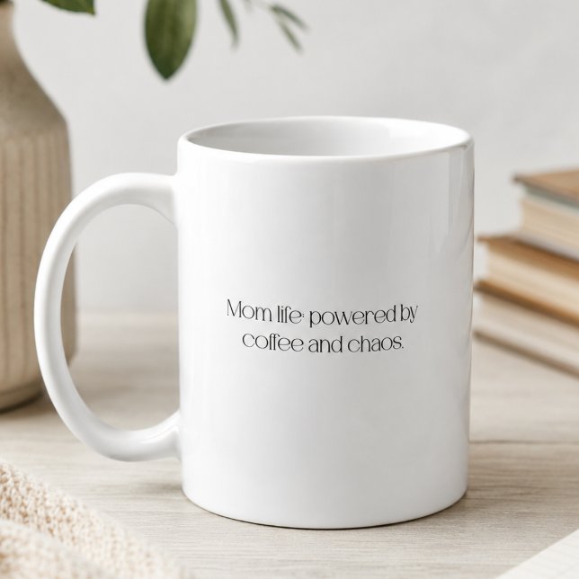 Mammaliv: Drivs av Kaffe och Kaos. Kaffemugg (Skapare uppladdad)