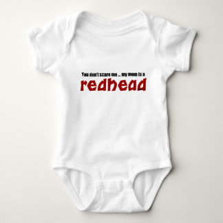 Mamman är en rödhårig tee shirt