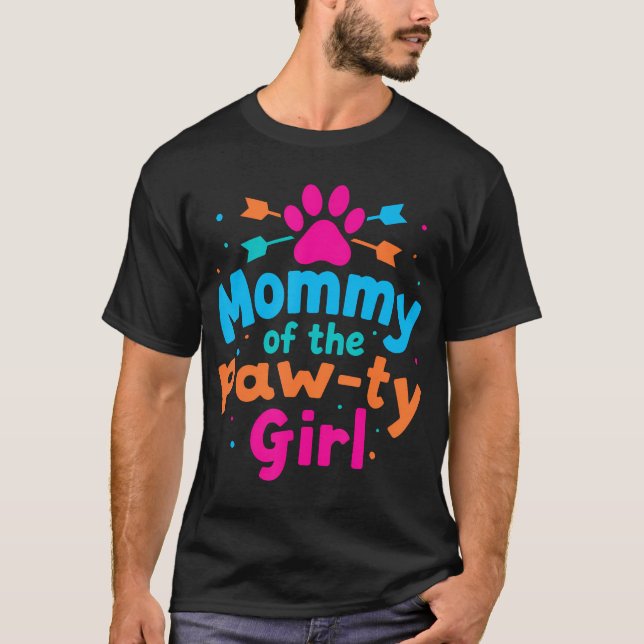 Mamman i födelsedagsfamiljen Hund Girl Party T Shirt (Framsida)
