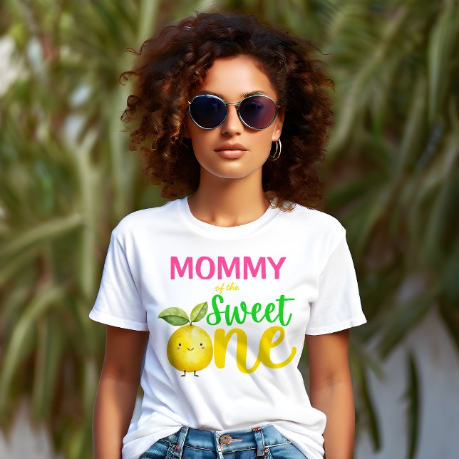 Mamman vid det svenska rosan party t shirt (Mommy of the Sweet one pink lemonade party T-Shirt personalized birthday shirt party photo props)