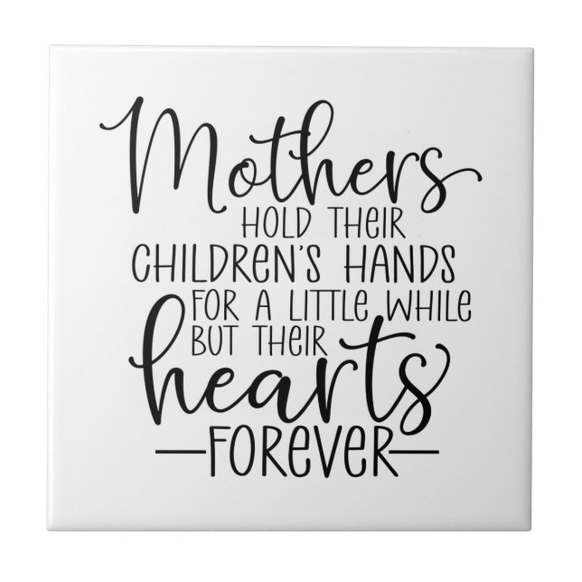 Mammor håller sina barns hand under en liten stund kakelplatta (Framsidan)