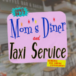 Mammor Middag och Taxi Service Ley Apron Förkläde<br><div class="desc">Ett retro-kök som läser Mamma Middag och Taxi Service,  Open 24 7 Service the All Community,  lustig mamma humor,  i retro 1950's blue brev på ljus rosa bakgrund. Anpassa den för att anpassa den här plattan.</div>