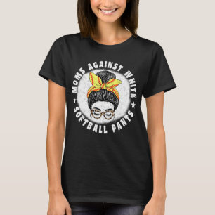Mammor mot vita softbollbyxor Tovig mamma T Shirt
