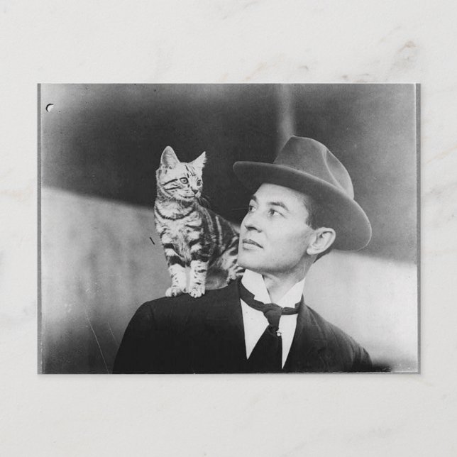 Man and cat black and white postcard vykort (Framsida)