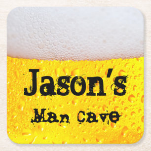 Man Cave Funny Frothy Beer Enter din egen Namn Underlägg Papper Kvadrat