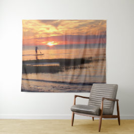 Man i Vatten-styrelsen vid Sunset på Cape Cod Beac