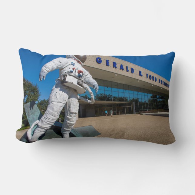 Man In Space Skulptur Lumbarkudde (Framsida)