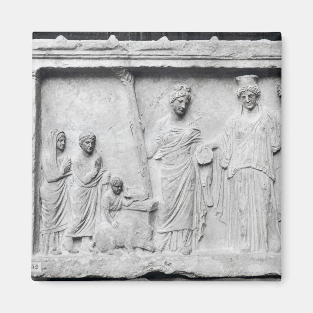 Man, kvinna och barn före en altare magnet (Framsidan)