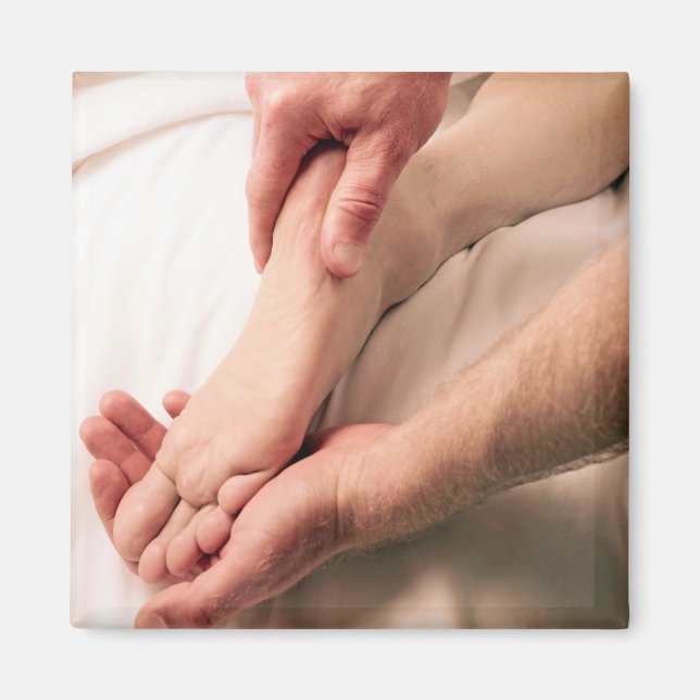 Man Massaging Male Foot Magnet (Framsidan)