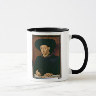 Man med ett exponeringsglas av vin mugg