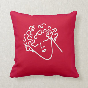 man med krusigt hårröd kudde