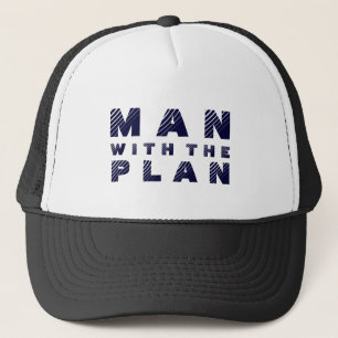 Man med plan-blå textdesign truckerkeps