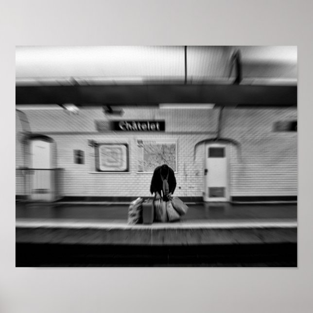 Man med shopping bag i tunnelbanan (Chatelet) Poster (Framsidan)