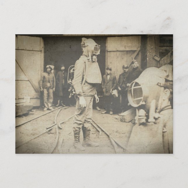 Man med syrehjälm vid en kolgruva vykort (Framsida)