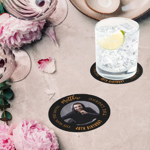 Man myth legend fotosvart guld födelsedagsfest underlägg papper rund