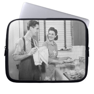 Man och kvinna som gör disk laptop sleeve