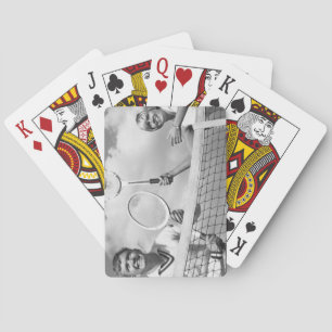 Man och kvinna som leker tennis casinokort