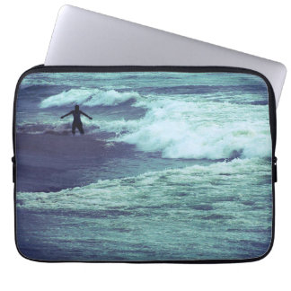 Man på Sea Vågar Laptop Sleeve