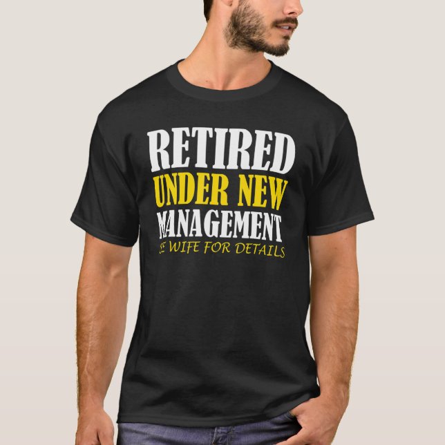 Män pensionerade under ny ledning Se fru För detal T Shirt (Framsida)