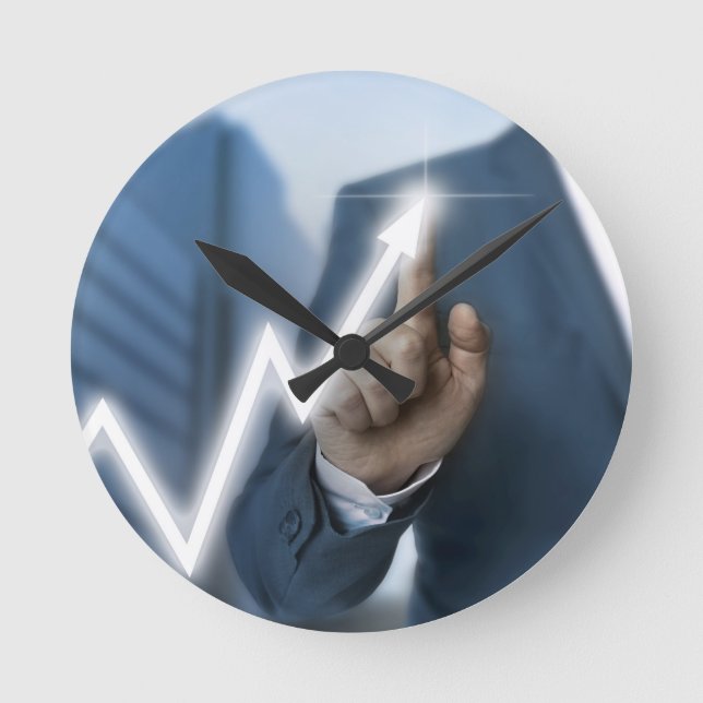 Man ritar lagrar prisa pekskärmskoncept rund klocka (Framsida)